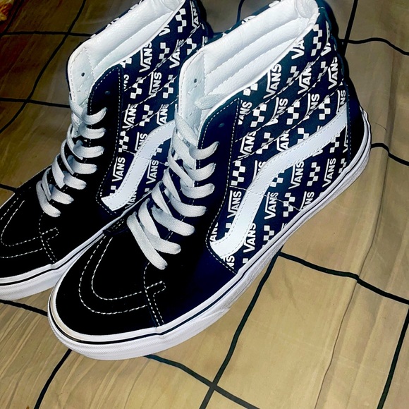 Vans Shoes - Men's 7 OR Women's 8.5 HIGH TOP VANS ✨LIKE NEW✨